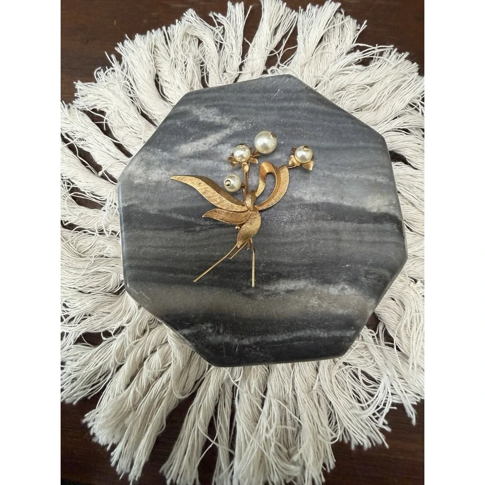 Vintage Signed Roma Faux Pearl Flower in Gold‎ Tone Metal Leaves Brooch